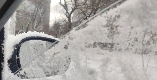 Das Auto Ist Komplett Mit Schnee Bedeckt Fahrzeuge Auf Der — Stockfoto