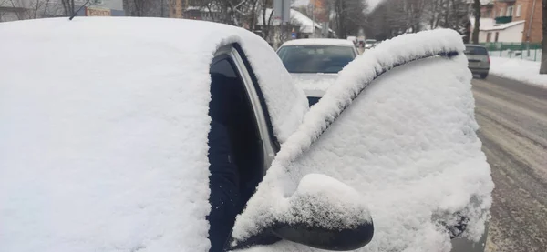 Das Auto Ist Schneebedeckt Die Autos Sind Komplett Mit Schnee — Stockfoto