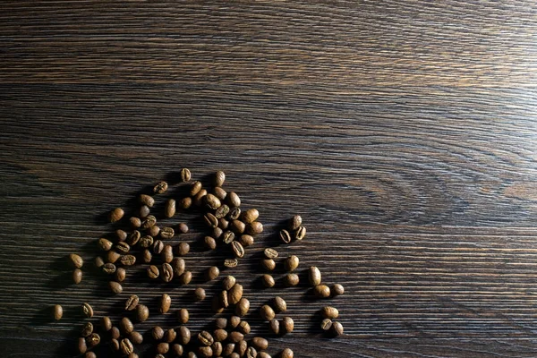 Feijões Café Uma Mesa Madeira Com Foco Suave Luz Fundo — Fotografia de Stock