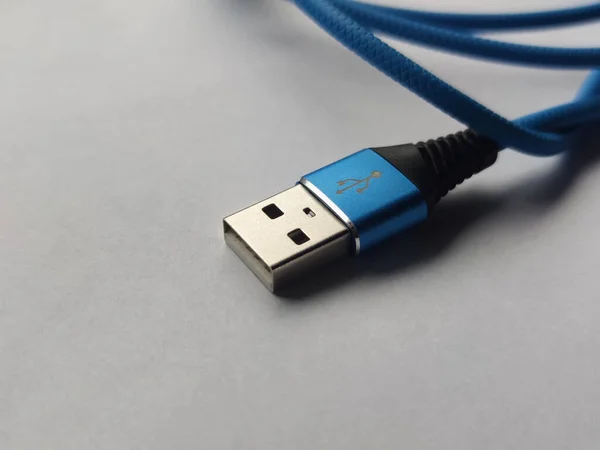 Close Cabo Usb Fundo Leve Cabo Usb Azul Para Smartphone — Fotografia de Stock