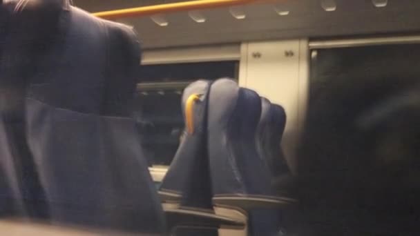 Juna Lähtee Tunnelista Matkustaminen Euroopassa Matkustamisen Käsite — kuvapankkivideo