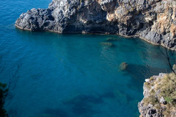 イタリア カラブリア州の岩や海 パノラマ鳥の眼テラン海の景色 青い空と明るい青い海のHdパノラマ 熱帯の楽園 パノラマビュー イタリアの自然 — ストック写真