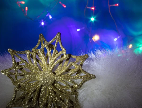 Mavi Arkaplanda Kar Tanesi Noel Süsü Mutlu Yıllar Mutlu Noeller — Stok fotoğraf