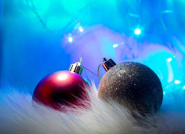 성탄절 라이트 Golden Red Balls Christmas Ornament Light Blue Background — 스톡 사진