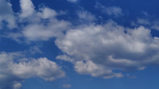 Flying Clouds Sun White Clouds Blue Sky Beautiful Universally Cloudscape — Vídeo de stock