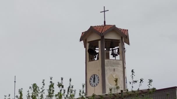 Kyrkklockorna Ringer Över Jorden Klockan Ringer Kyrkans Belfry Kalabrien Italien — Stockvideo