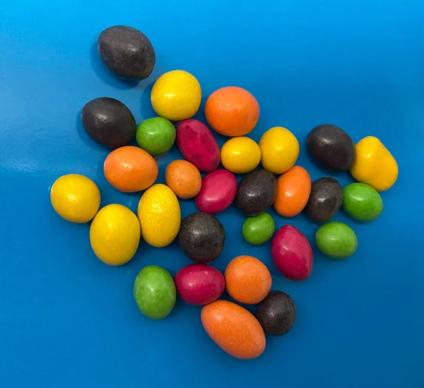 Csokis Cukorka Közelről Kék Háttérrel Cukorka Háttér Gyermekkor Fogalma — Stock Fotó