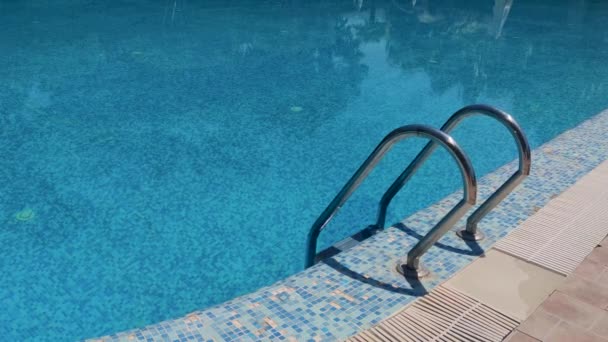 Stainless Steel Handrails Pool Backdrop Clean Pool Blue Water Handrails — Stockvideo