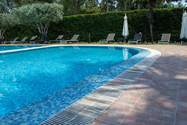 Empty Sunbeds Pool Calabria Italy Europe Space Design Lots Sunbeds — Stock Photo, Image