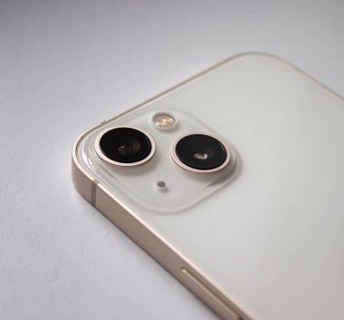 Telefonun kamerası çok yakın. Cep telefonu kamerası, flaş lens. 