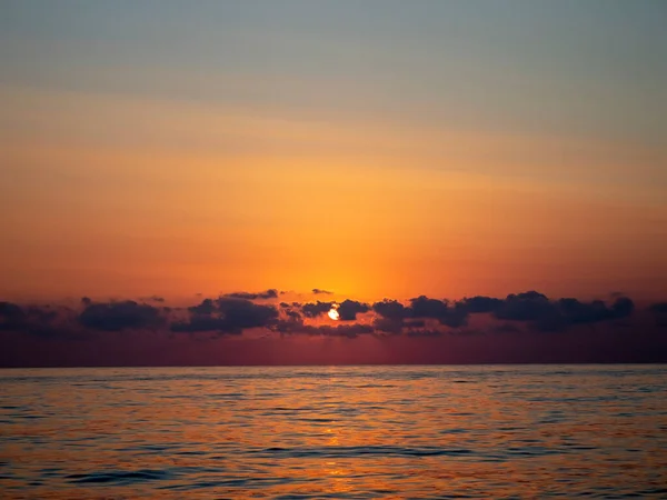 Φανταστικό Ηλιοβασίλεμα Στον Ωκεανό Nspirational Ήρεμη Θάλασσα Ουρανό Ηλιοβασιλέματος Διαλογισμός — Φωτογραφία Αρχείου