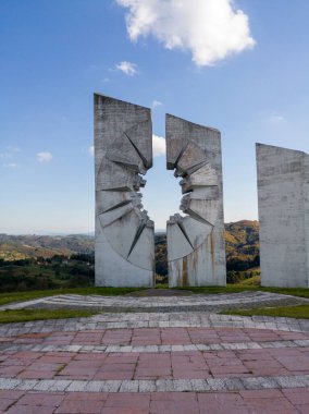 Sırbistan 'daki Kadinjaca Anıt Kompleksi, İkinci Dünya Savaşı sırasında Uzice' yi savunan mağdur partizanların anısına