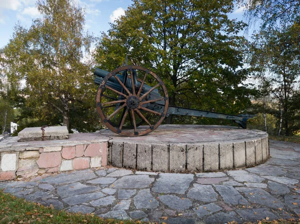 セルビアのカディニャカ記念館 第二次世界大戦中にカディニャカの戦いでウズイスを防衛した堕落したパルチザンを記念して — ストック写真