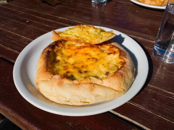 Komplet lepinja, Zlatibor bölgesinin otantik bir spesiyali, fantastik bir mutfak deneyimi.