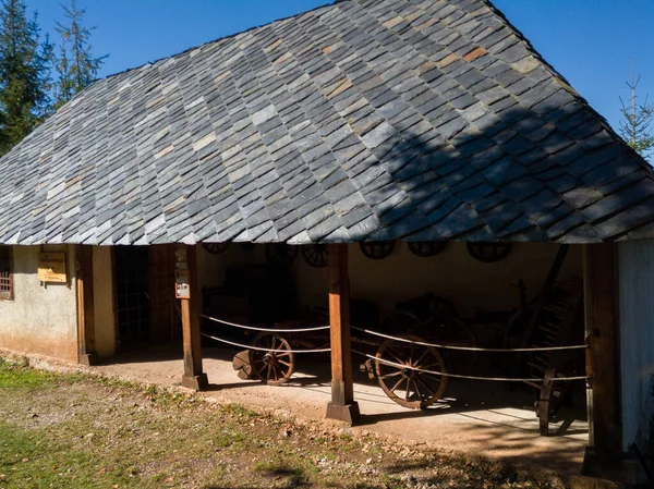 Museu Livre Uma Antiga Aldeia Aldeia Étnica Com Antigos Edifícios — Fotografia de Stock