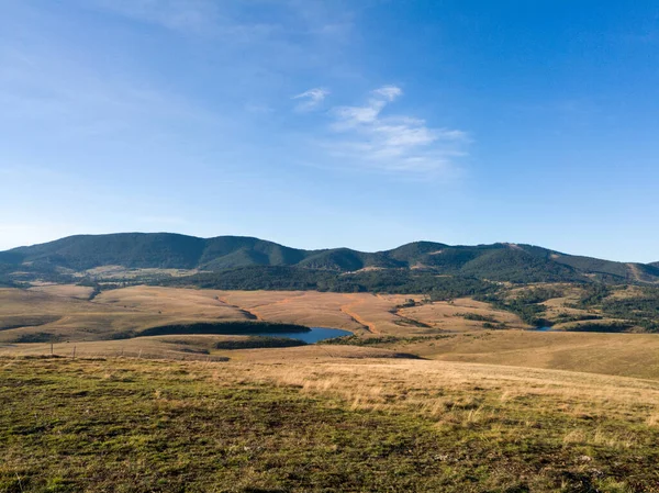 Sırbistan 'ın Zlatibor Dağı' ndaki Dağ manzarası ve Ribnicko Gölü