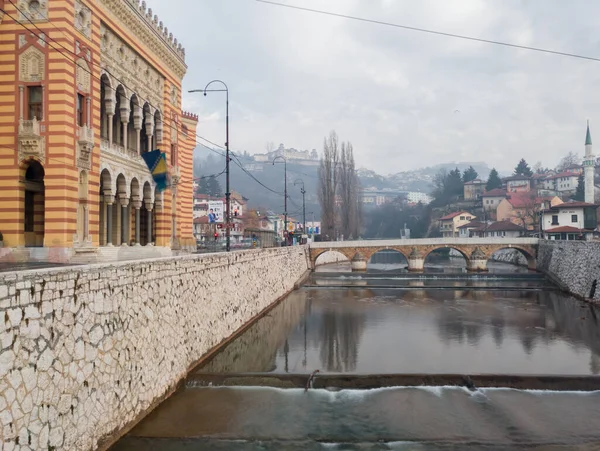 Sarajevo City Hall Old Stone Bridge Miljacka River Sarajevo — Stock Photo, Image