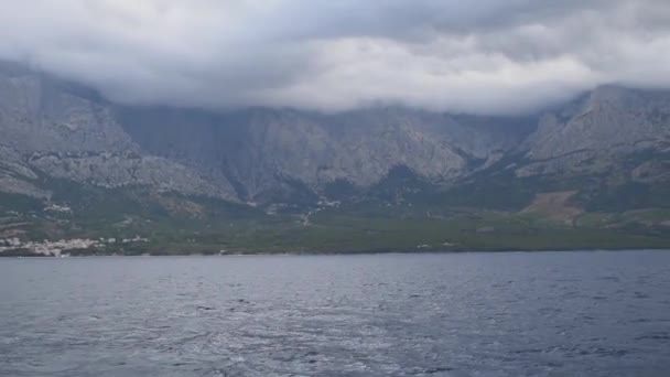 Makarska Riviéra Biokovo Mountain Egy Mozgó Turistahajóról — Stock videók