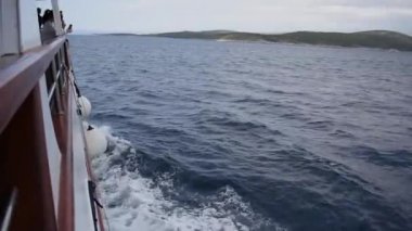 Hırvatistan 'da Adriyatik Denizi' ne giden bir turizm gemisi, hareket halindeki bir gemiden kaçırıldı