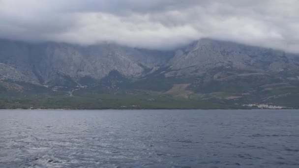 Makarska Riviéra Biokovo Mountain Egy Mozgó Turistahajóról — Stock videók