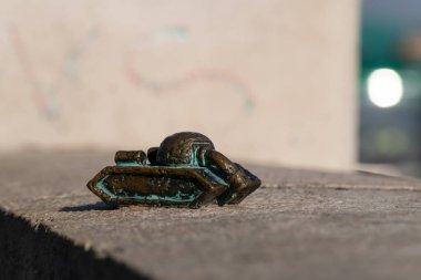 Üzgün küçük tank, Budapeşte, Macaristan 'ın gizli mini heykeli