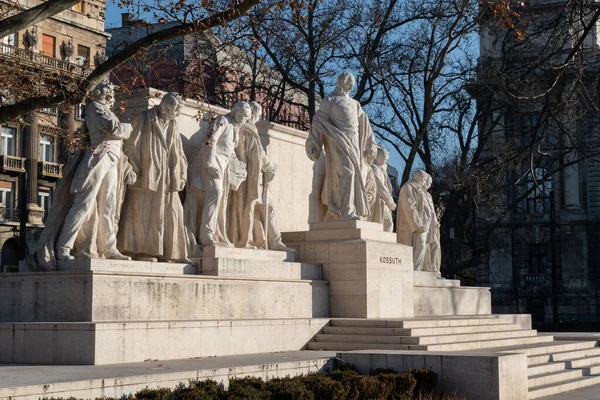 Pomnik Kossutha Publiczny Pomnik Poświęcony Byłemu Prezydentowi Węgier Lajosowi Kossuthowi — Zdjęcie stockowe