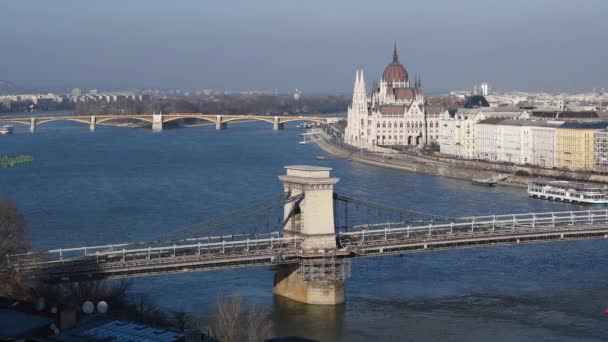 Cityscape Budapest Sechenyi Chain Bridge Danube River Parliament Building Hungary — стокове відео