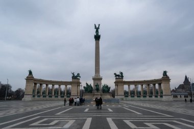 Macaristan 'ın Budapeşte kentindeki Kahraman Meydanı' ndaki Milenyum anıtı