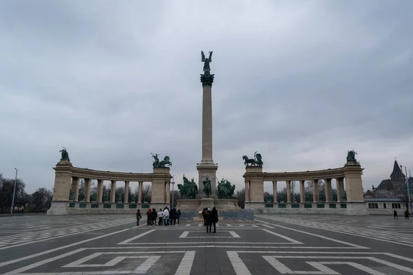 Macaristan Budapeşte Kentindeki Kahraman Meydanı Ndaki Milenyum Anıtı — Stok fotoğraf