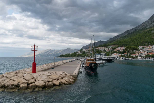Arrastre Portuario Buques Fondeados Baska Voda Croacia — Foto de Stock