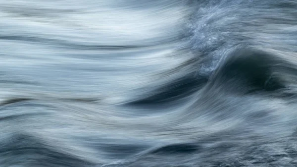 Швидкий Потік Води Гірському Потоці Шовковистою Поверхнею Розмиттям Руху Абстрактний — стокове фото