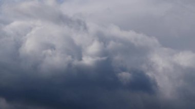 Atmosferde hareket eden dramatik girdap bulutlarını kapatın - fırtınalı hava koşulları