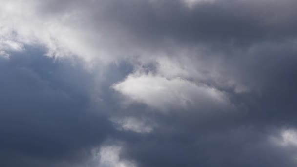Närbild Moln Rör Sig Atmosfären Stormiga Väderförhållanden — Stockvideo