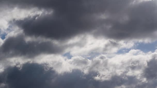 Close Nuvens Que Movem Através Céu Mudança Tempo Atmosfera — Vídeo de Stock