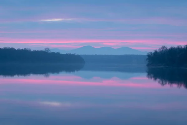 Ruhige Atmosphärische Landschaft Mit Pastellfarben Sava Der Dämmerung Bewaldete Ufer — Stockfoto