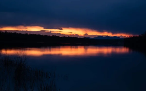 Crepúsculo Río Sava Crepúsculo Con Nubes Oscuras Larga Exposición — Foto de Stock