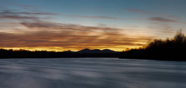 Mountain Motajica Silhouet Sava Rivier Schemering Met Kleurrijke Abstracte Gestreepte — Stockfoto