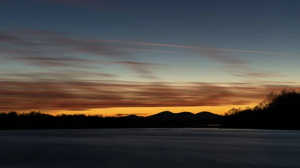 Berg Motajica Silhouette Und Sava Fluss Der Dämmerung Mit Bunten — Stockfoto