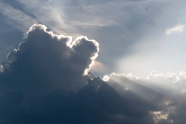 Sun Rays Break Cloud Close Heaven Concept — Stockfoto