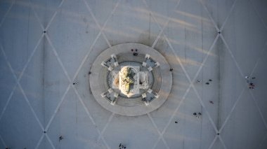 Kral I. Joseph 'in Ticaret Meydanı, Lizbon, Portekiz' deki hava manzaralı heykeli.