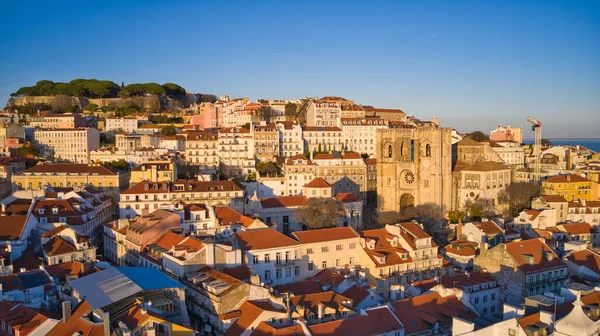 Lizbon Katedrali 'nin havadan görünüşü. Kış Günbatımı