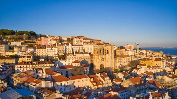 Lizbon Katedrali 'nin havadan görünüşü. Kış Günbatımı