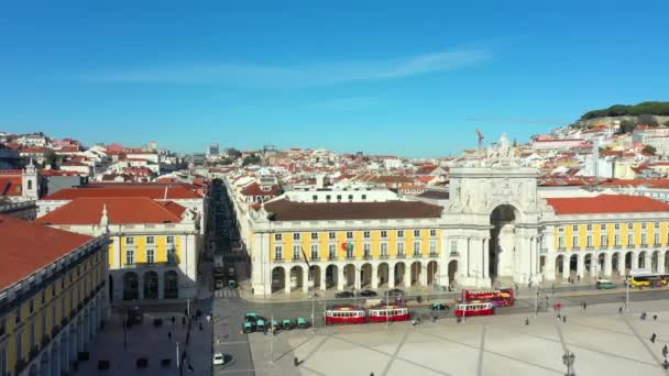 드론으로 포르투갈 리스본 광장에서 오거스타 아치를 수있다 — 비디오
