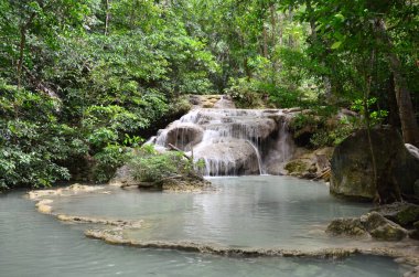 Erawan şelale 01