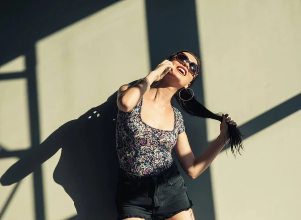 Beautiful Girl Street Talking Phone — Stock Photo, Image