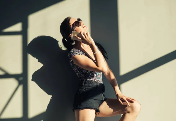 Beautiful Girl Street Talking Phone — Stock Photo, Image