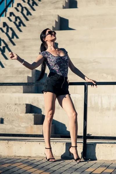 Sexy Girl Long Legs Posing Outdoors — Stock Photo, Image