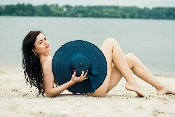 Beautiful Girl Beach Big Blue Hat — Stock Photo, Image