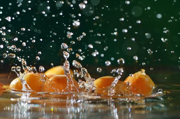 Pêssegos Frescos Mesa Gotas Água — Fotografia de Stock