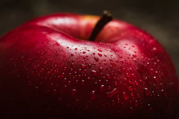Czerwone Jabłko Bliska Świeże Czerwone Jabłko Czarnym Tle Tekstury Jabłka — Zdjęcie stockowe
